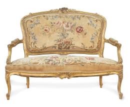 1182.  Sofá de estilo Luis XV de madera tallada y dorada, con tapicería de Aubusson.Trabajo francés, último cuarto del S. XIX.