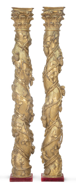 1289.  Pareja de columnas salomónicas con capiteles de orden corintio en madera tallada y dorada.Trabajo español, finales del S. XVII - principios del S. XVIII.