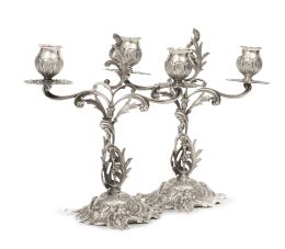1148.  Pareja de candelabros de dos brazos de luz de plata, con decoración vegetalizada. Con marcas.S. XX.