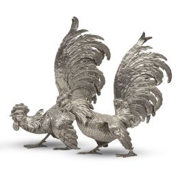 1127.  Pareja de gallos de plata.España, S. XX.