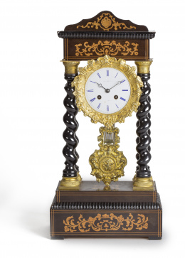 1193.  Reloj de pórtico Louis Philippe en madera con decoración vegetal de marquetería y aplicaciones de bronce.Francia, segunda mitad del S. XIX.