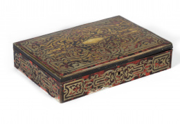 528.  Caja Boulle, con marquetería de bronce dorado y carey simulado.Trabajo francés, h. 1850 - 1860..