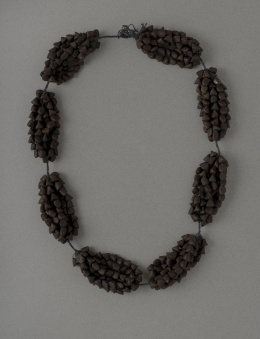 51.  Collar de Aurès.