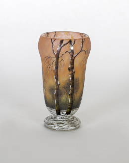 953.  “Paisaje de Invierno”Vaso Art-nouveau en cristal doblado, grabado al ácido y esmaltado. Firmado en la base.Daum, Nancy, h. 1890-1900..