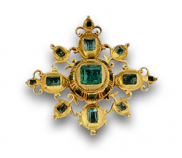 6.  Colgante Cruz de esmeraldas s.XVIII en oro de 18K.