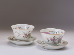 684.  Pareja de bowls de palais decoradas con escenas eróticas con platos a juego en porcelana polícroma, Trabajo chino para la exportación, dinastía Qing, S. XVIII 