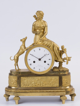 713.  Reloj de consola o sobremesa francés en bronce dorado al mercurio y cincelado, época Carlos X, primera mitad del S. XIX