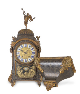 619.  Clement á Paris.Reloj de madera latón aplicado y bronce.Trabajo francés, pp. del S. XVIII.