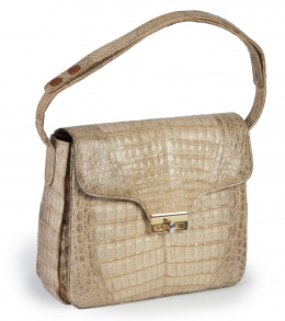 288.  Bolso de piel de cocodrilo salvaje color hueso a gris en degradé, con asa para alargar