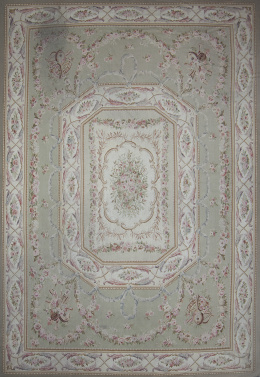 934.  Alfombra Napoleón III en lana de Aubusson con decoración floral y elementos musicales.Francia, S. XIX.