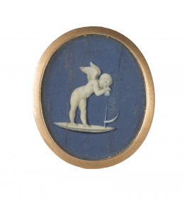 657.  Tondo de biscuit azul y blanco.Posiblemente Wedgwood, Inglaterra, S. XIX.