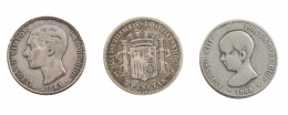 361.  Tres monedas de cinco pesetas de diferentes años