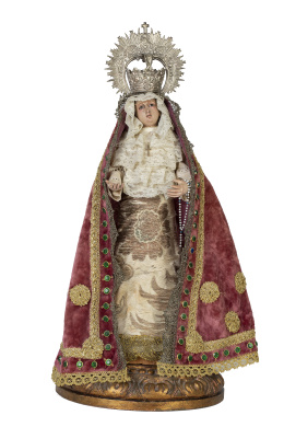 683.  Virgen Dolorosa.Imagen vestidera en madera tallada con vestimenta en seda y encaje y capa de terciopelo bordado con hilos dorados.España, S. XVIII.