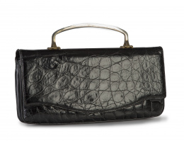 317.  Bolso vintage de piel de cocodrilo tipo clutch negro con dos asas de cortas metálicas