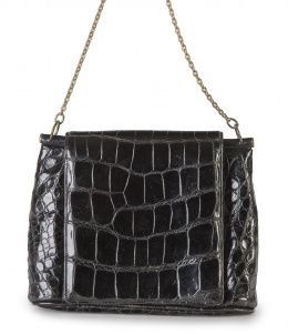 321.  Bolso de piel de cocodrilo tipo clutch negro con cadena larga en metal dorado