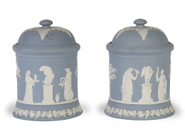 574.  Pareja de tarros con tapa en porcelana.Wedgwood, S. XX.