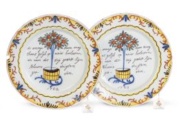 609.  Pareja de platos de cerámica esmaltada decorados con naranjos.Delft, Holanda, fechados en 1788.S. XVIII.