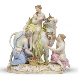 1317.  "El rapto de Europa".Grupo en porcelana esmaltada y dorada. Marcada en la base.Meissen, (1860-1924).