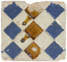 1378.  Azulejo de cerámica esmaltada con decoración romboidal.Triana, 1501-1.600.