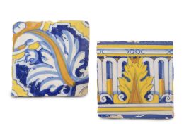 526.  Pareja de azulejos de cerámica esmaltada con hojas de acanto, en azul y amarillo.Talavera, S. XVI.