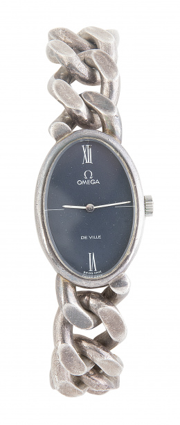 453.  Reloj de señora OMEGA de Ville años 70 en plata 