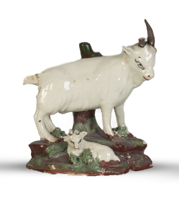 1232.  Cabra y cabrito.Figura de loza esmaltada.Staffordshire, Inglaterra, S. XIX.