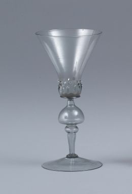 967.  Copa de vidrio transparente.
Venecia, h. 1890.