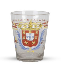 1067.  Vaso de vidrio esmaltado con el escudo de Portugal esmaltado y leyenda: "Viva Ioannes V".Bohemia, mediados del S. XVIII.