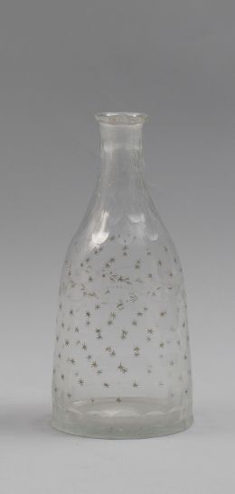 1035.  Botella de vidrio transparente con decoración de estrellas en dorado.La Granja, periodo Imperio, (1815-1833).