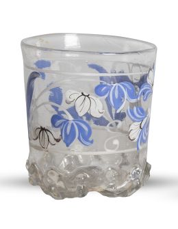 1123.  Vaso de vidrio transparente y azul con flores esmaltadas en azul y blanco.S. XVI.