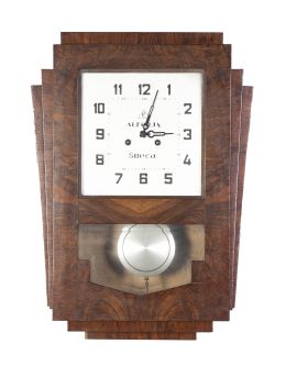650.  Reloj Art-Decó con caja de madera tallada.
Alforja, Sueca,