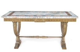 1176.  Mesa de madera tallada y dorada con friso y guirnalda con tapa de mármol.Años 40.