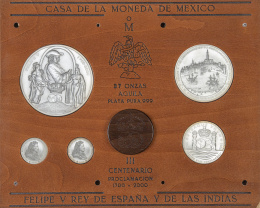 389.  Estuche de medallas conmemorativas del III centenario de la proclamación de Felipe V, con un total de 37 onzas de águila de plata pura