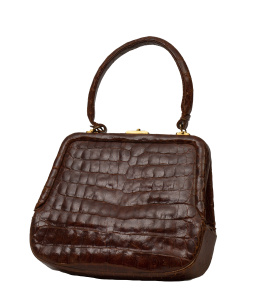 477.  Bolso vintage en piel de cocodrilo de color cognac firmado "López" Buenos Aries