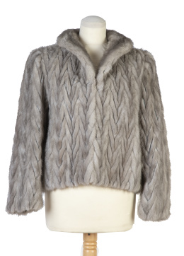 496.  Chaqueta vintage de piel de visón gris