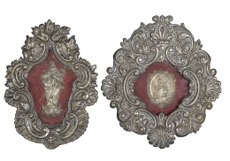 1332.  Lote de dos marcos de plata repujada con placas de la Inmaculada y San José y el Niño en el interior. S. XX.