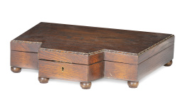 1239.  Caja para cubiertos de madera de roble.Inglaterra, h. 1920-1930.