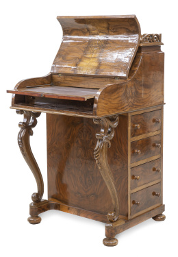 1238.  Davenport "piano top" de madera de nogal y raíz de nogal.Trabajo inglés, ff. del S. XIX.