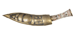 1084.  Daga con mango de hueso policromado con incrustaciones y vaina de metal dorado.Quizás trabajo africano, principios del S. XX.