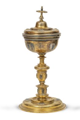 1049.  Copón Felipe IV de plata dorada y bronce dorado con cabujones en esmalte.Trabajo cortesano, h. 1625.
