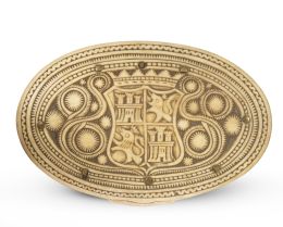 1067.  Caja Carlos IV en asta tallada con escudo de España grabado en el anverso.Trabajo pastoril español, principios del S. XIX.