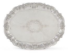 1151.  Bandeja oval de plata con flores grabadas. Con marcas.Joyería Mexia, Cádiz, S. XX.