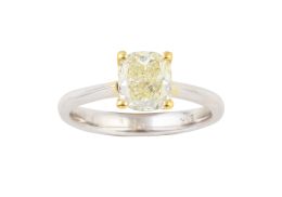 295.  Sortija con brillante fancy yellow talla cojín de 1,85 ct c