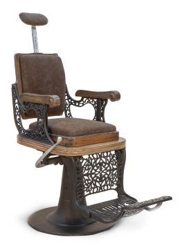 629.  Sillón de barbería de hierro fundido calado y madera. "Triumph", España, principios del S. XX.