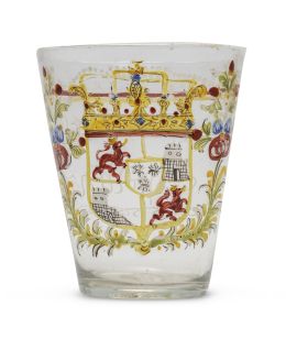 558.  Vaso de vidrio transparente esmaltado con colores, con leyenda: "Viva el rey de España".Bohemia, fábrica de Harrach, finales del S. XVIII.