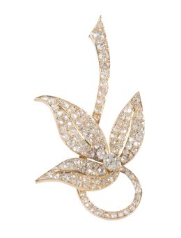 89.  Elegante broche de brillantes con diseño de flor de tres pétalos en rama estilizada 