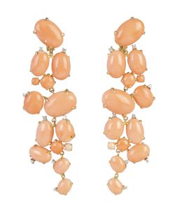 195.  Pendientes largos con cabuchones de coral rosa de diferente