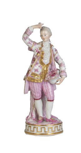 589.  Figura masculina de porcelana esmaltada. Con marca en la ba