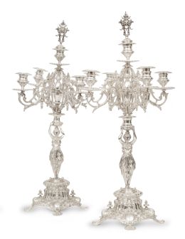 1183.  Pareja de candelabros de plata de cinco brazos de luz, ley 