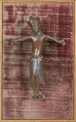 1114.  Cristo románico de broce con esmaltes.
Limoges, S. XII y X